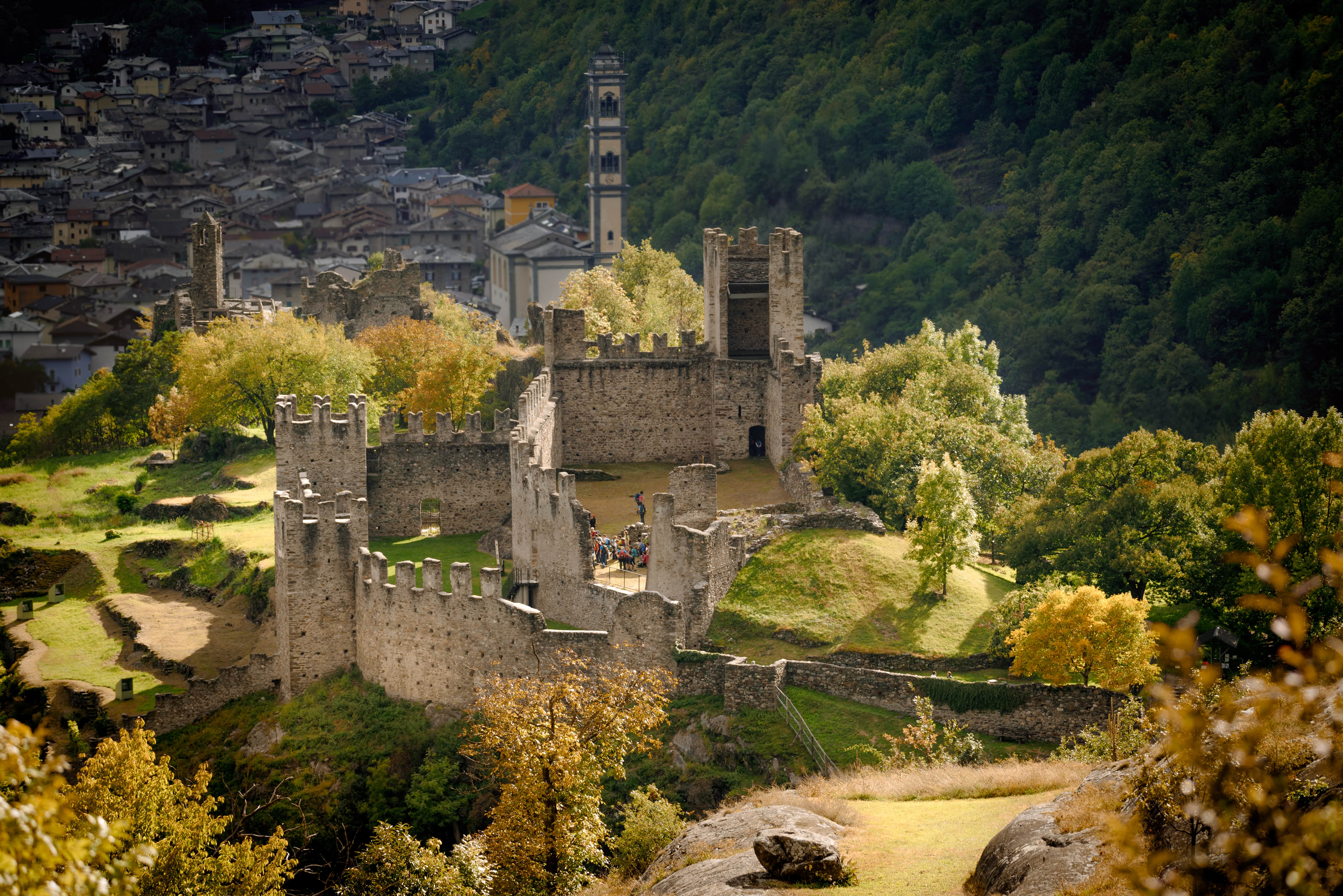 Costruzione castelli: mutamenti dei cantieri edilizi fortificati tra alto e basso medioevo